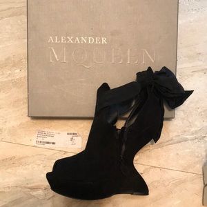 Alexander McQueen black shoe with bow Sz 39
